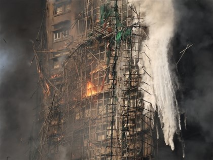 香港大火為何迅速延燒？竹鷹架被視為珍貴傳統存廢引熱議