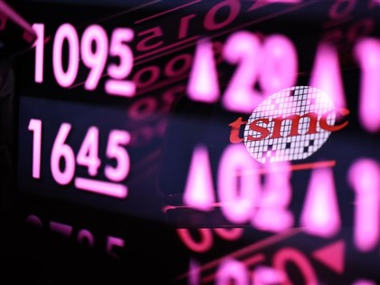 台積電重返月線 台股開高震盪漲逾180點