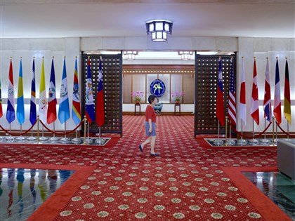 台灣旅客阿布達比轉機遭警帶走　外交部：已獲釋暫安置