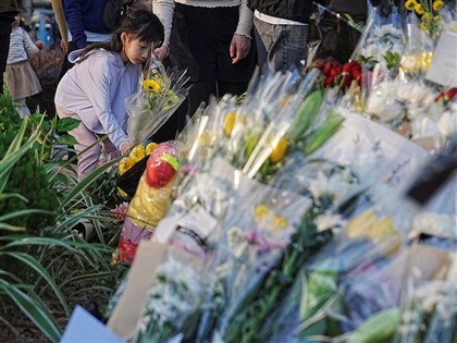 香港宏福苑大火奪128命　悼念人龍綿延數百公尺