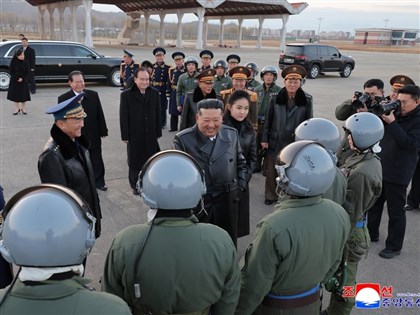 金正恩攜女出席北韓空軍80週年 強調空力嚇阻核戰