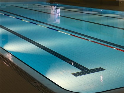 台中男子持槍闖泳池對幼童扣扳機　涉殺人未遂起訴