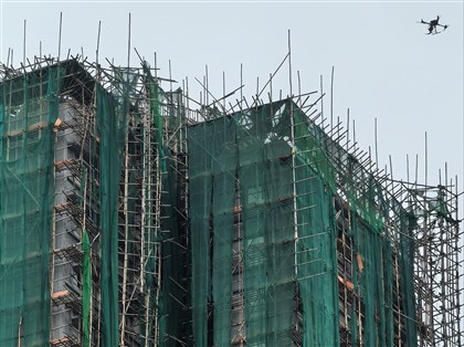 宏福苑大火棚網成焦點  港府由巡查化驗到勒令下架