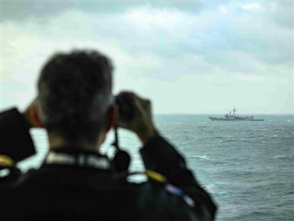 紐西蘭軍艦上月穿越台海　遇台灣巡防艦照片公開