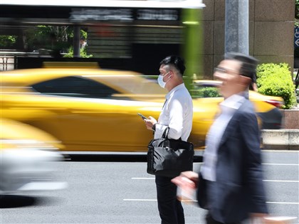 薪資超越通膨　前10月實質總薪資成長創10年最大增幅