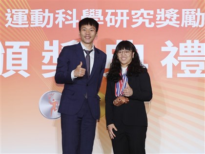 舉重新星陳冠伶奪12面國光獎章 盼向郭婞淳看齊