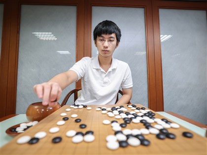 圍棋名將許皓鋐半目之差取勝　締造棋王賽4連霸