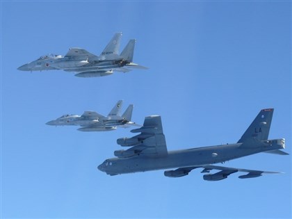 美轟炸機飛越日本海 白宮稱與中日關係皆良好