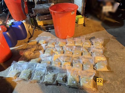 檢警查獲高雄「喵喵」工廠逮3人 查扣市值上億毒品