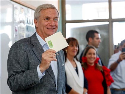 智利總統決選初步計票 極右候選人卡斯特領先