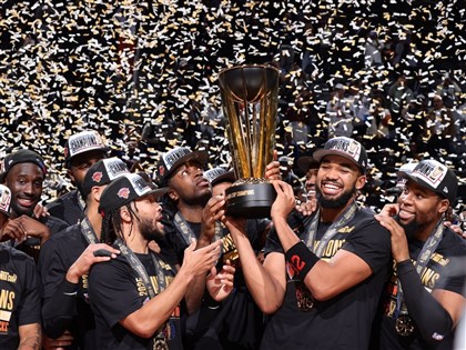 NBA盃尼克力擒馬刺奪冠軍　布朗森獲最有價值球員[影]