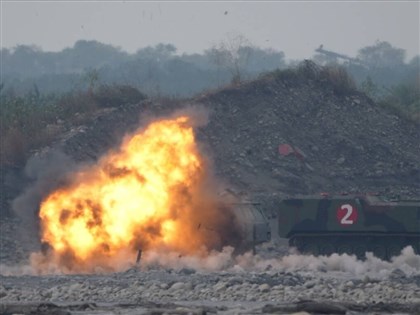 Altius-600M無人機首實彈射擊　顧立雄視導操演實況