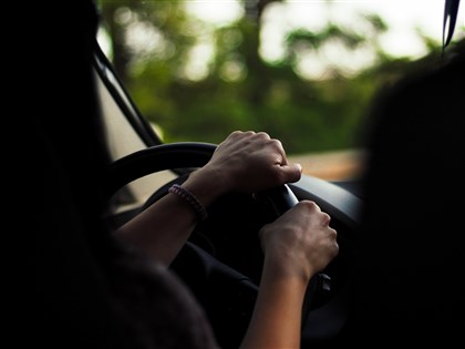 元旦4交通新制　年滿70歲繳回駕照享TPASS回饋