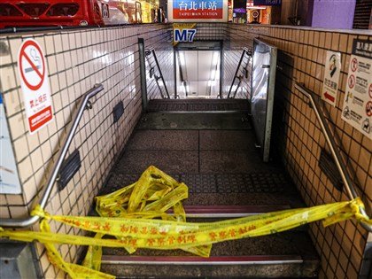 北車擲煙霧彈持刀砍人釀死傷　張姓犯嫌涉妨害兵役7月遭通緝