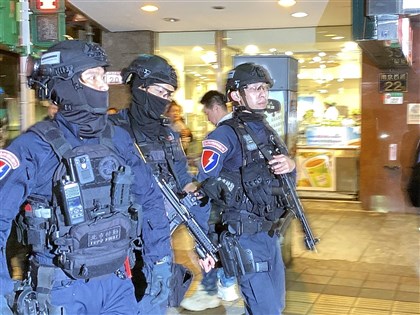 台北鬧區傷人案　警搜索張文桃園老家帶回電腦手機