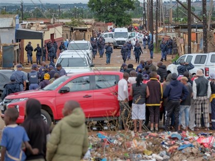 南非酒吧槍擊案下修至9死　約12人做案警方緝凶中