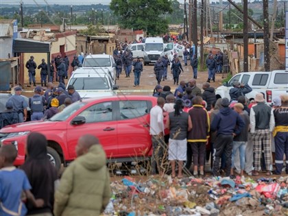 南非酒吧槍擊案下修至9死 約12人做案警方緝凶中