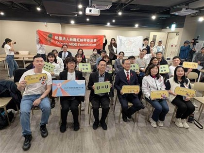 HIV公費治療擬放寬外籍人士　永久居留及兒少優先