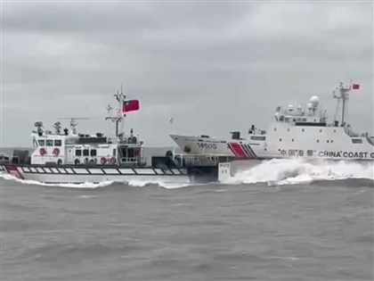 中國海警船擾金門水域　海巡巡防艇併航拒止深入