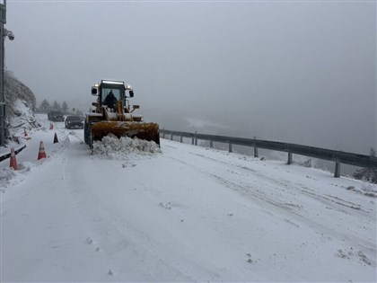 合歡山降雪　台14甲線部分路段下午4時預警封閉