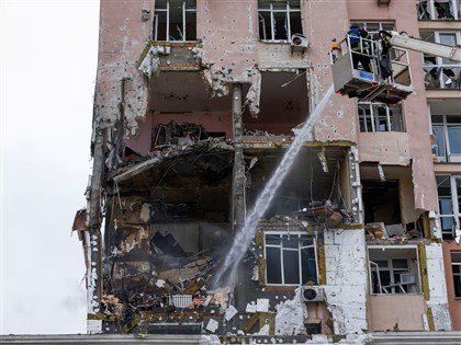 川普澤倫斯基會談前基輔遇襲　數十萬人寒冬斷電停暖