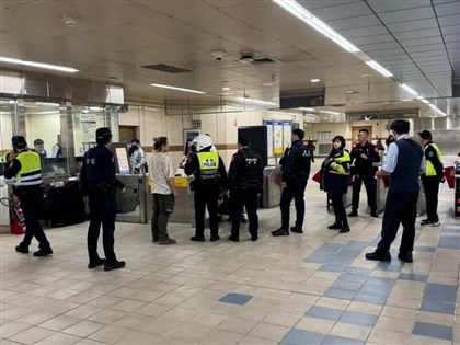 醉男北捷大直站內吼叫遭制止  北市警帶回送辦