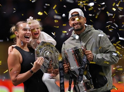 網球性別大戰爭議中開打 基爾喬斯擊敗莎芭蓮卡