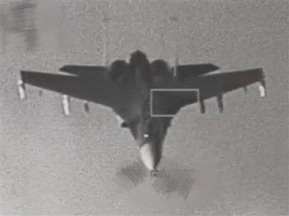 國軍披露F-16V監控中共殲16D影像　學者：戳破電戰機幻想