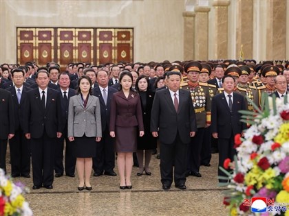 金正恩攜女首赴錦繡山太陽宮謁陵 官媒公開新照