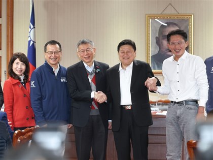 柯文哲久違現身立法院　為人工生殖法拜會朝野黨團