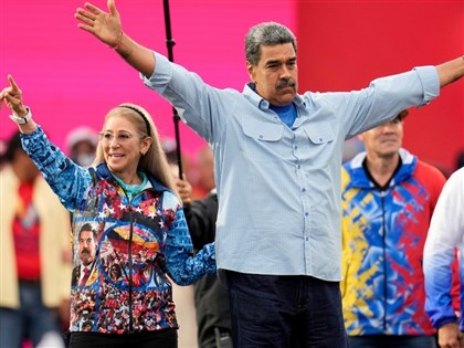 馬杜洛夫婦遭逮 川普:美國軍艦帶往紐約