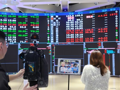 台股攻上3萬點歷史新高　台積電飆1670元新天價