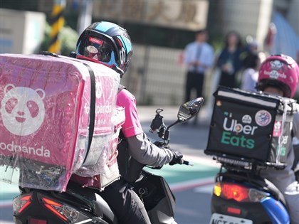 外送員專法三讀　每筆訂單報酬保底45元隨最低工資調整