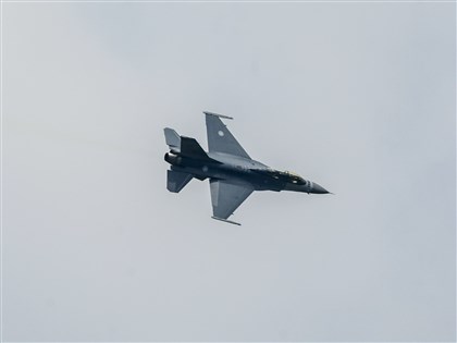 F-16V飛官花蓮豐濱外海疑跳傘　空軍展開救援