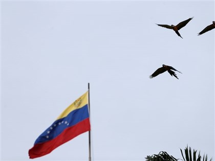 委內瑞拉代理總統甫宣誓就職　總統府觀花宮附近爆槍響[影]