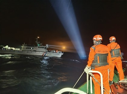 F-16V失聯飛官疑跳傘 海巡署調派3艦6艇搜救