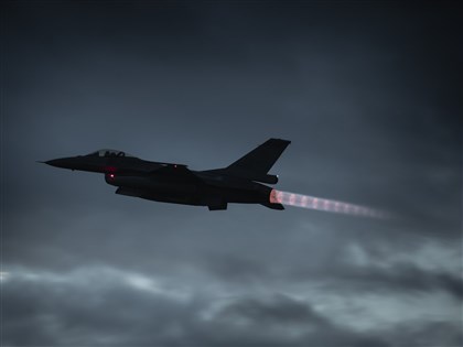 空軍：F-16V夜訓失聯　飛官飛行總時數611小時