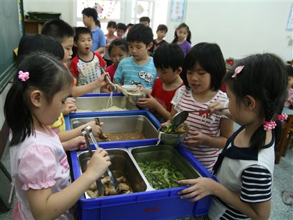台北基隆台中推免費營養午餐 盧秀燕:財政辛苦還是要做