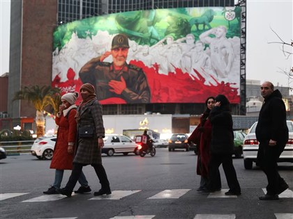 伊朗示威潮席捲31省　衝突迭起群眾呼推翻神職統治口號