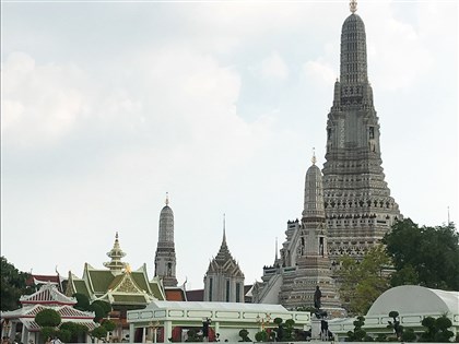 曼谷鄭王廟攝影師趕遊客惹議　當局擬以禮儀訓練整頓