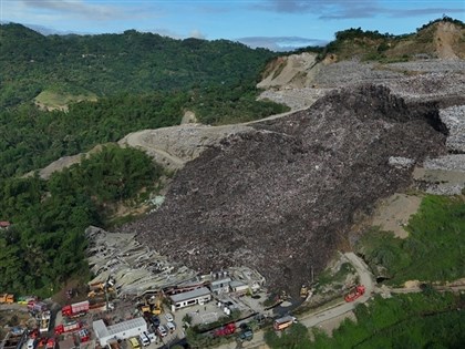 菲律賓垃圾山崩塌釀死　數十人失蹤持續搜救