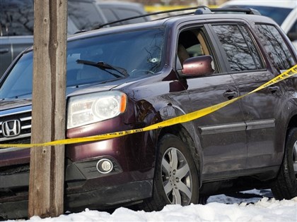 ICE探員當街槍殺女子　川普稱自衛、市長怒駁斥