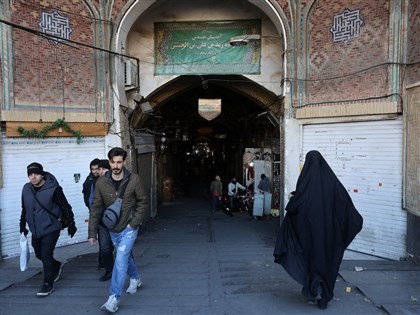 伊朗示威潮狂燒傳至少45死 逾2000人被捕、網路中斷