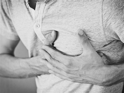 低溫接力來襲　醫籲天冷護心、泡湯前多喝水