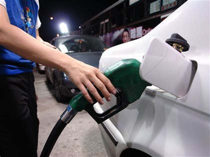 中油：汽柴油12日起調降0.2元　95無鉛每公升27.9元