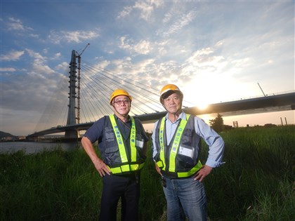 淡江大橋鋼梁沒有一顆螺栓  建山機械張氏兄弟做到了