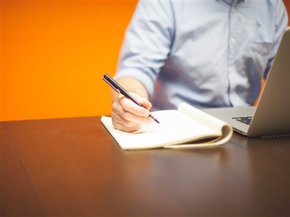 中國手機品牌OnePlus違法在台僱70工程師　創辦人劉作虎遭通緝