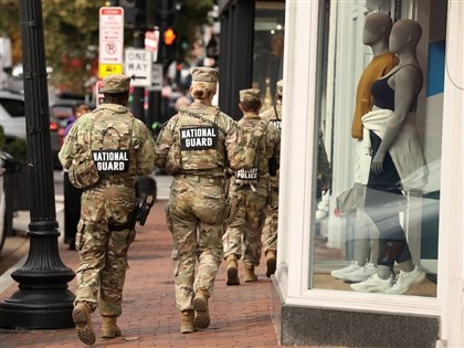 川普嚴打非法移民　美青年從軍換父母免遣返