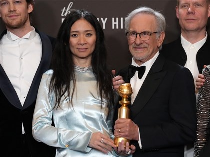 「哈姆奈特」奪金球最佳影片 導演趙婷勉勵創作者敞開內心