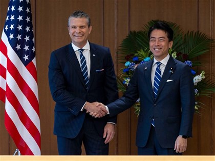 日本防相「收戰帖」　將與赫格塞斯對決體能